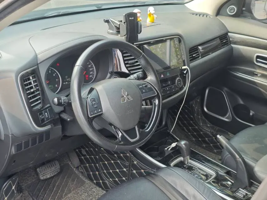 2018 Mitsubishi Outlander 2.0L 166HP L4 CVT,autocango,china used car exporter,china ev exporter,chinese used car exporter,chinese used ev exporter