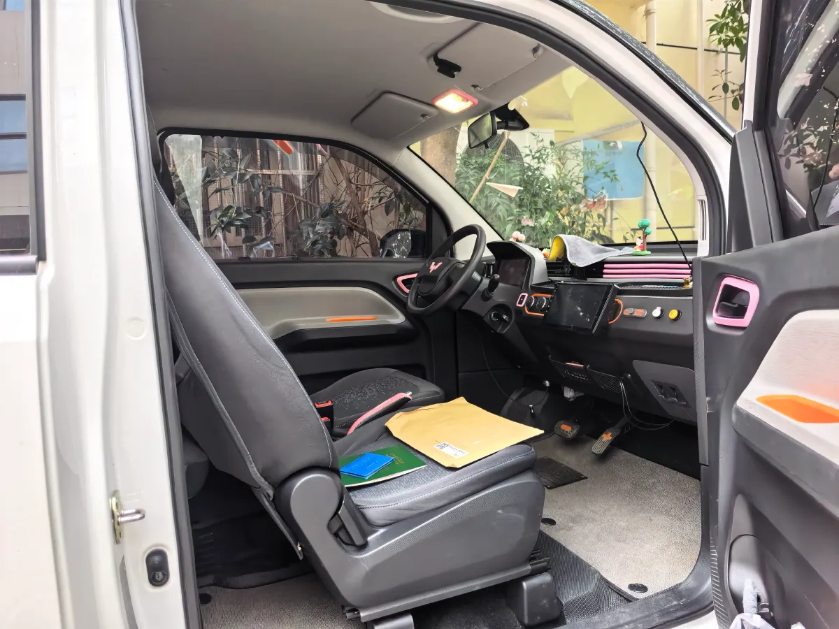 2020 WuLing HongGuang MINI EV BEV 13.8KWH,autocango,china used car exporter,china ev exporter,chinese used car exporter,chinese used ev exporter