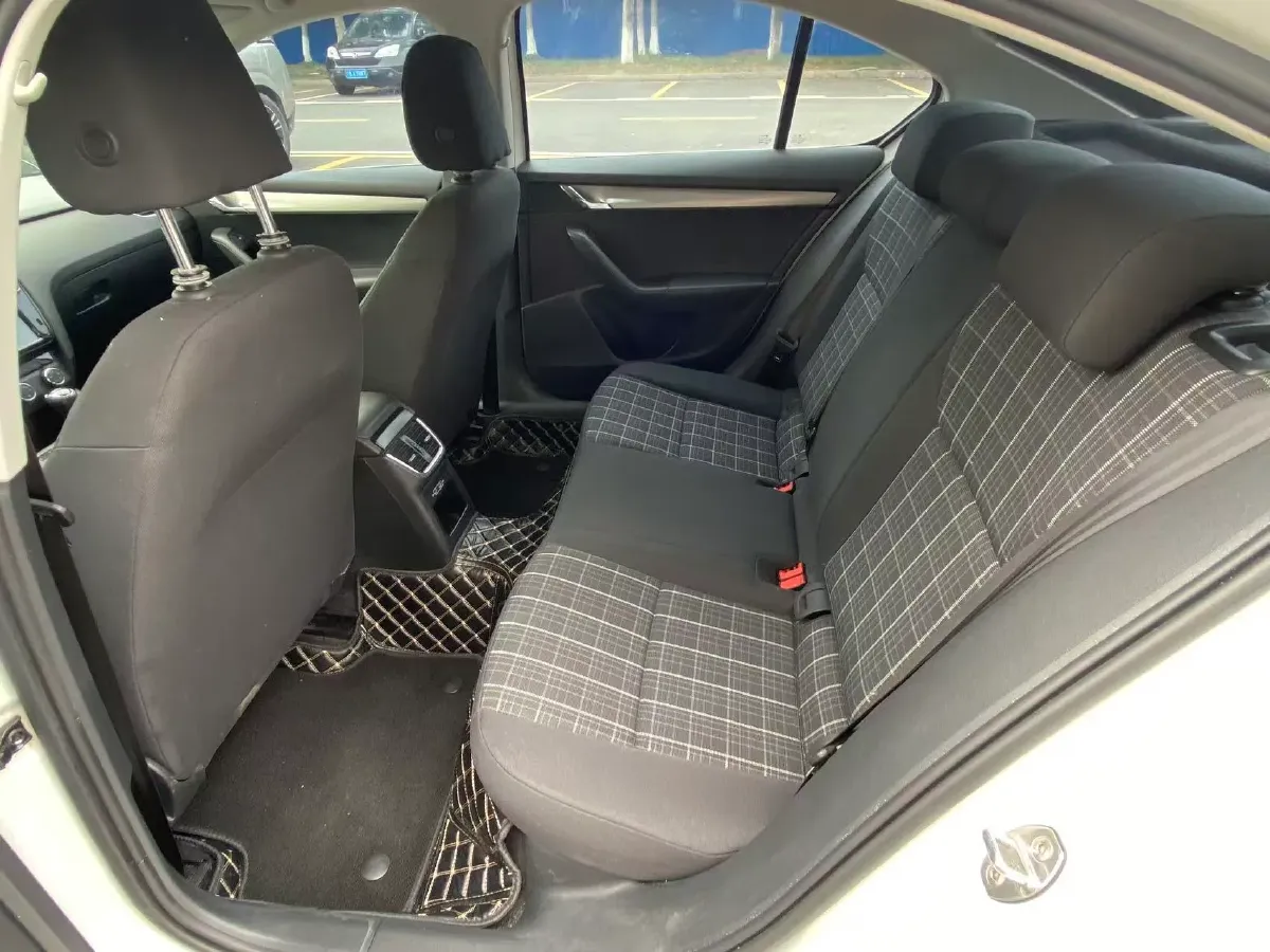 2018 Skoda Octavia 1.2T 116HP L4 7DCT,autocango,china used car exporter,china ev exporter,chinese used car exporter,chinese used ev exporter