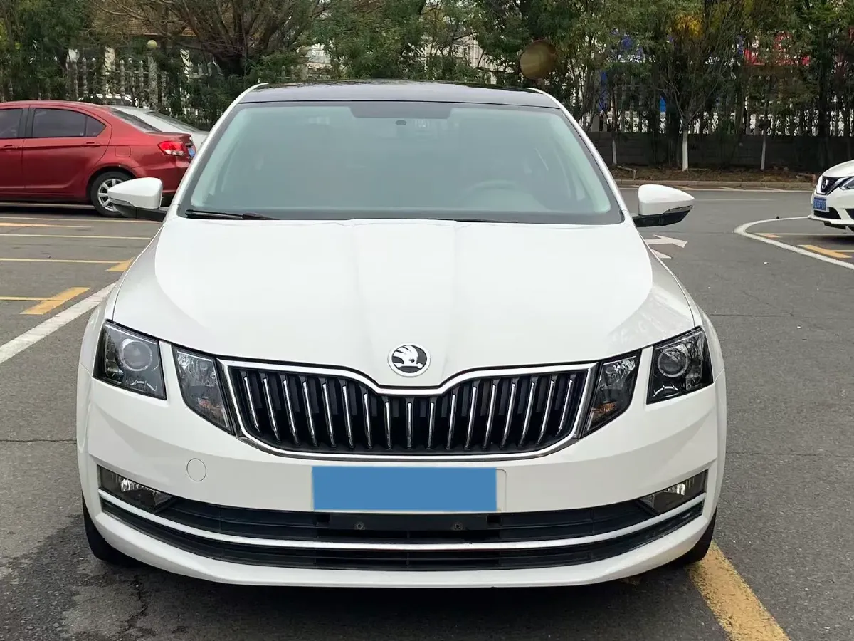 2018 Skoda Octavia 1.2T 116HP L4 7DCT,autocango,china used car exporter,china ev exporter,chinese used car exporter,chinese used ev exporter