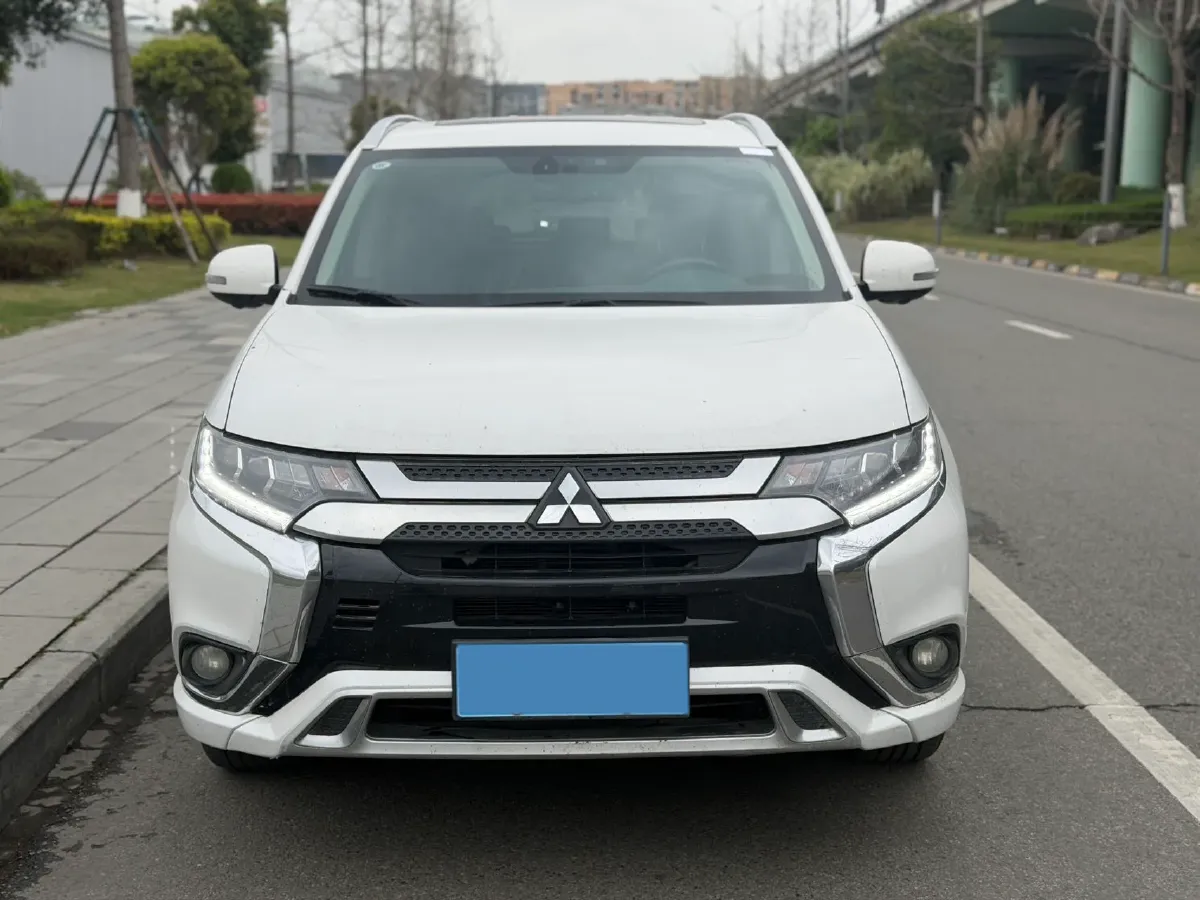 2021 Mitsubishi Outlander 2.4L 192HP L4 CVT,autocango,china used car exporter,china ev exporter,chinese used car exporter,chinese used ev exporter