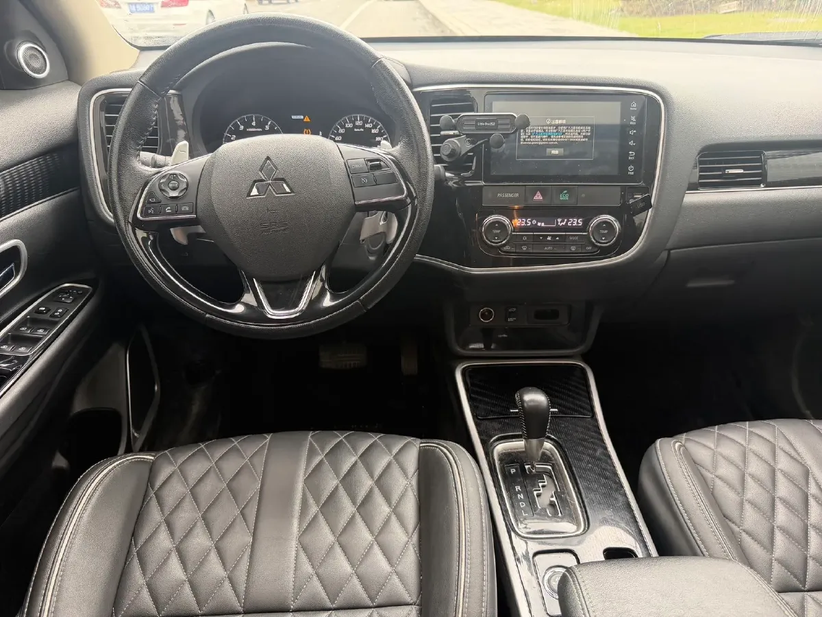 2021 Mitsubishi Outlander 2.4L 192HP L4 CVT,autocango,china used car exporter,china ev exporter,chinese used car exporter,chinese used ev exporter