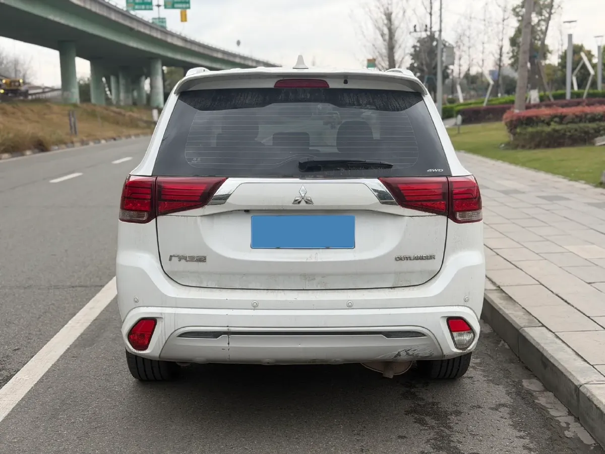 2021 Mitsubishi Outlander 2.4L 192HP L4 CVT,autocango,china used car exporter,china ev exporter,chinese used car exporter,chinese used ev exporter