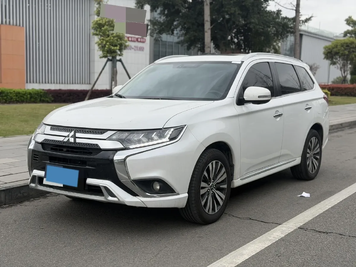 2021 Mitsubishi Outlander 2.4L 192HP L4 CVT,autocango,china used car exporter,china ev exporter,chinese used car exporter,chinese used ev exporter