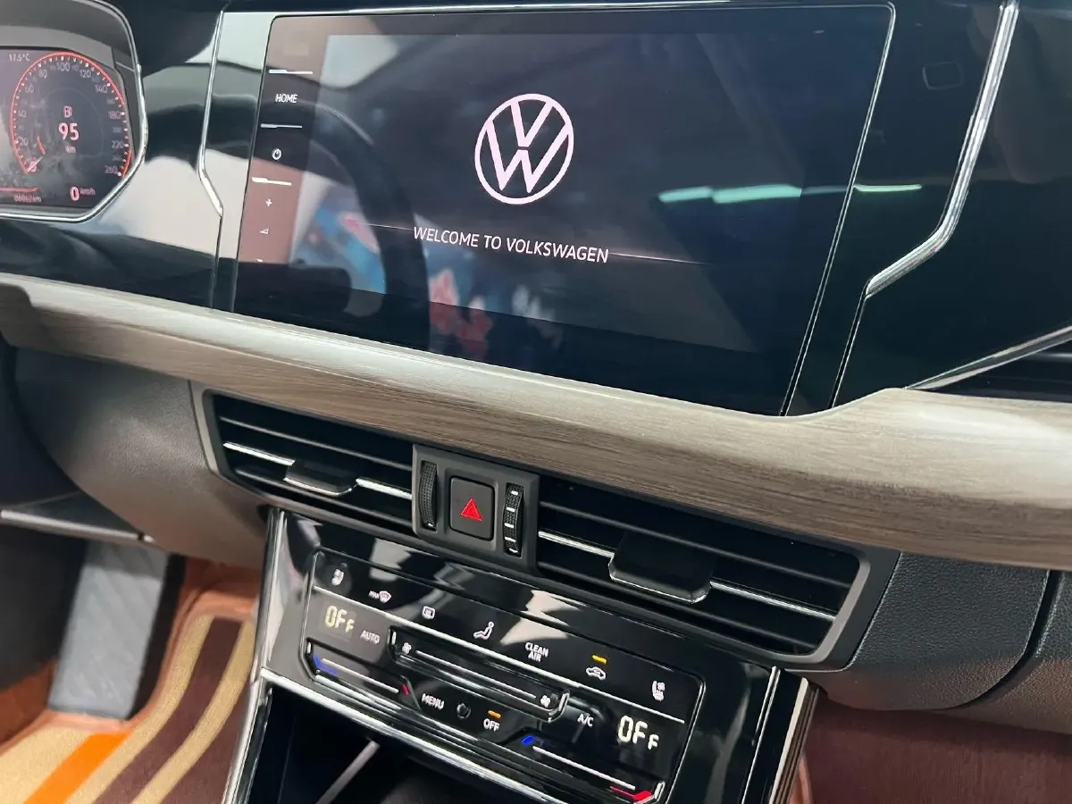 2021 Volkswagen Passat 2.0T 186HP L4 7DCT,autocango,china used car exporter,china ev exporter,chinese used car exporter,chinese used ev exporter