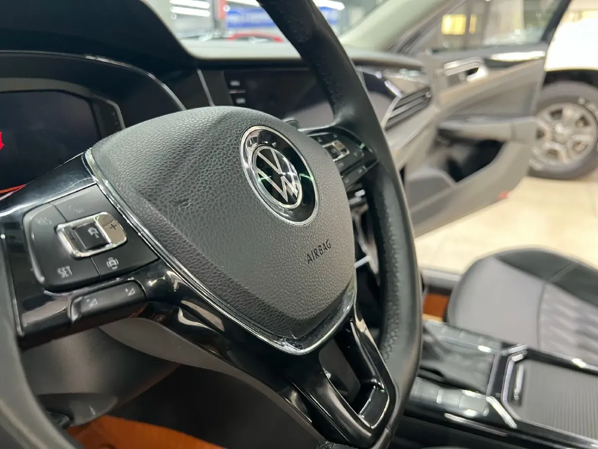 2021 Volkswagen Passat 2.0T 186HP L4 7DCT,autocango,china used car exporter,china ev exporter,chinese used car exporter,chinese used ev exporter