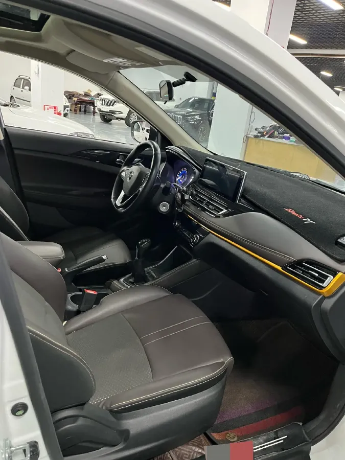 2021 ChangAn Eado DT 1.6L 125HP L4 5MT,autocango,china used car exporter,china ev exporter,chinese used car exporter,chinese used ev exporter