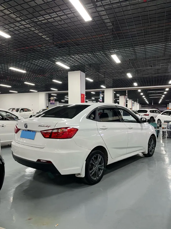 2021 ChangAn Eado DT 1.6L 125HP L4 5MT,autocango,china used car exporter,china ev exporter,chinese used car exporter,chinese used ev exporter