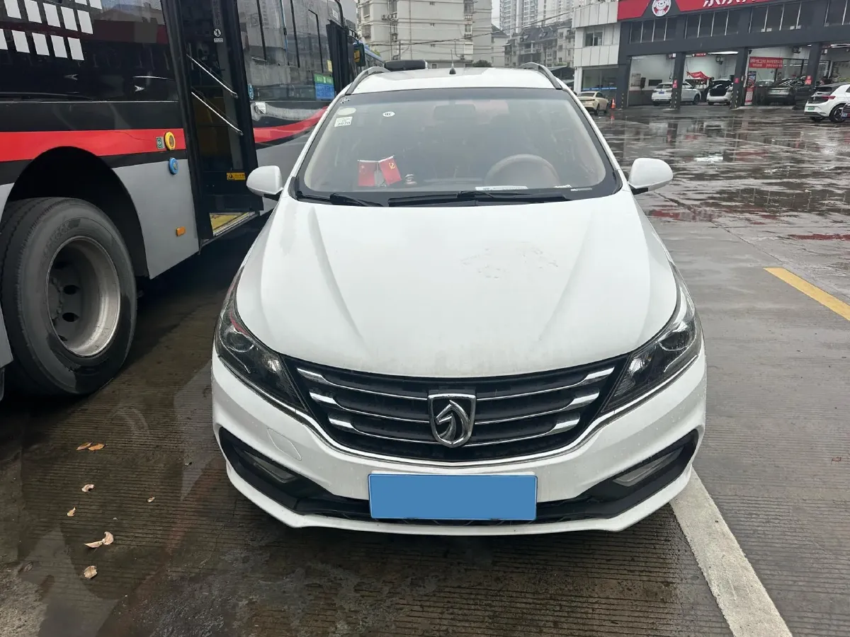 2017 BaoJun 310W 1.5L 112HP L4 6MT,autocango,china used car exporter,china ev exporter,chinese used car exporter,chinese used ev exporter