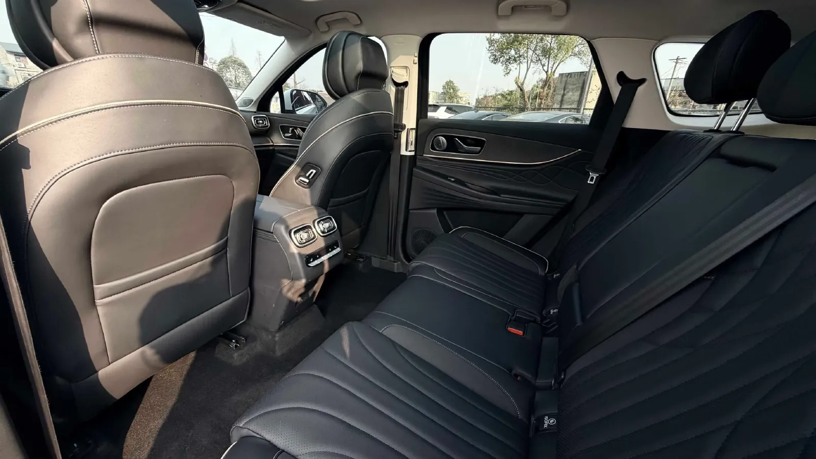 2023 Chery Tiggo 9 2.0T 261HP L4 7DCT,autocango,china used car exporter,china ev exporter,chinese used car exporter,chinese used ev exporter