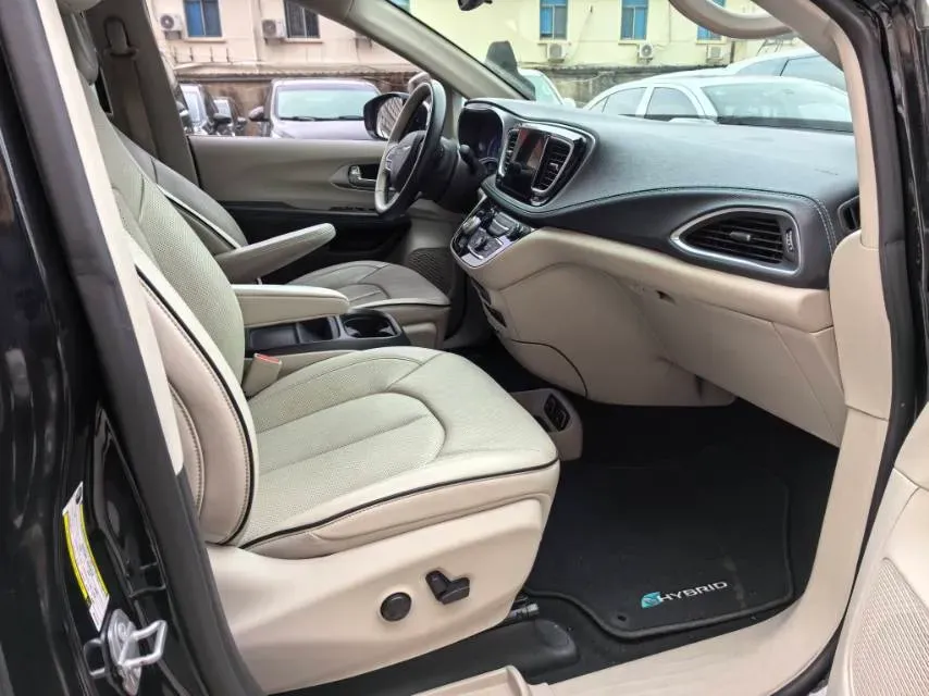 2018 Chrysler Pacifica 3.6L 245HP V6 E-CVT PHEV 16KWH,autocango,china used car exporter,china ev exporter,chinese used car exporter,chinese used ev exporter