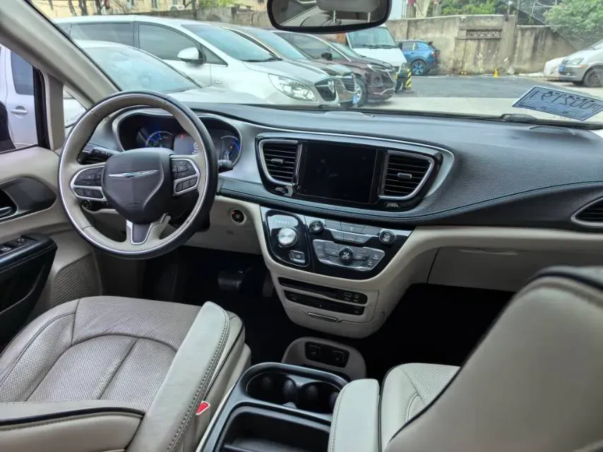 2018 Chrysler Pacifica 3.6L 245HP V6 E-CVT PHEV 16KWH,autocango,china used car exporter,china ev exporter,chinese used car exporter,chinese used ev exporter