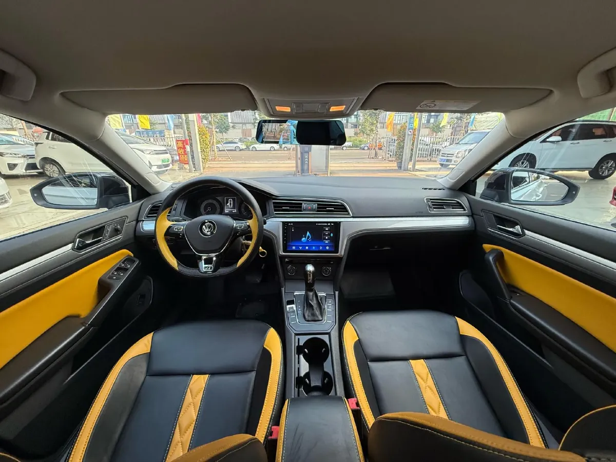 2019 Volkswagen T-Cross 1.4T 150HP L4 7DCT,autocango,china used car exporter,china ev exporter,chinese used car exporter,chinese used ev exporter