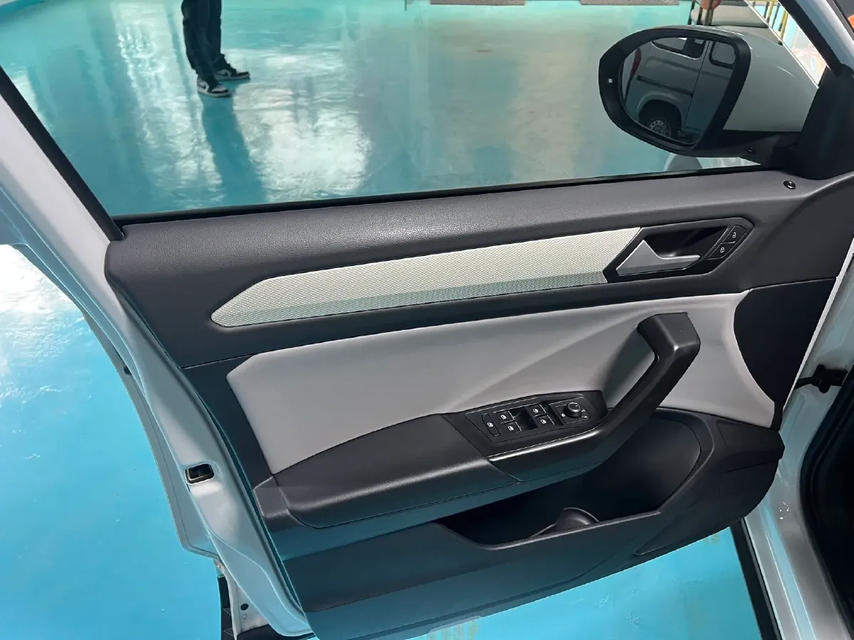 2023 Volkswagen T-Roc 1.4T 150HP L4 7DCT,autocango,china used car exporter,china ev exporter,chinese used car exporter,chinese used ev exporter