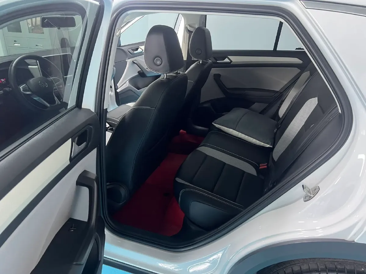 2023 Volkswagen T-Roc 1.4T 150HP L4 7DCT,autocango,china used car exporter,china ev exporter,chinese used car exporter,chinese used ev exporter