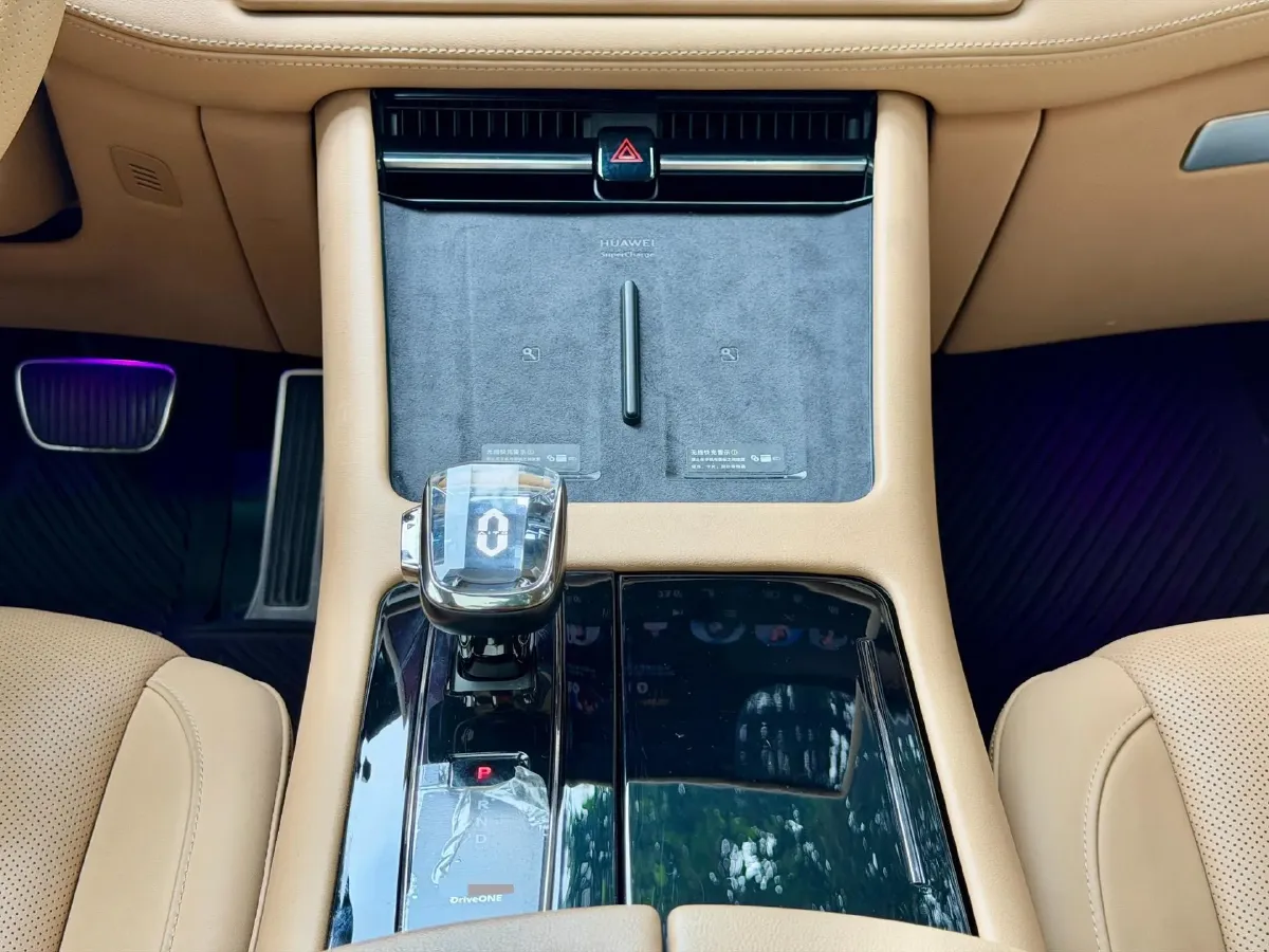 2024 AITO AITO M7 1.5T 152HP L4 REEV 40KWH,autocango,china used car exporter,china ev exporter,chinese used car exporter,chinese used ev exporter