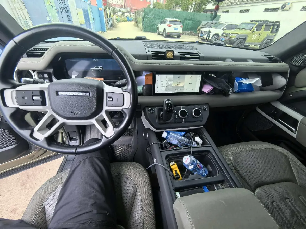 2021 Land Rover Defender 3.0T 400HP L6 8AT,autocango,china used car exporter,china ev exporter,chinese used car exporter,chinese used ev exporter