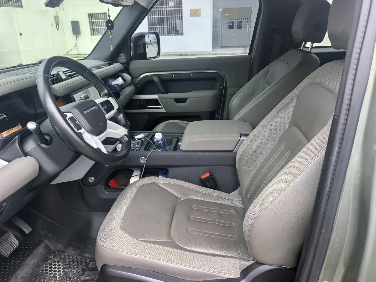 2021 Land Rover Defender 3.0T 400HP L6 8AT,autocango,china used car exporter,china ev exporter,chinese used car exporter,chinese used ev exporter