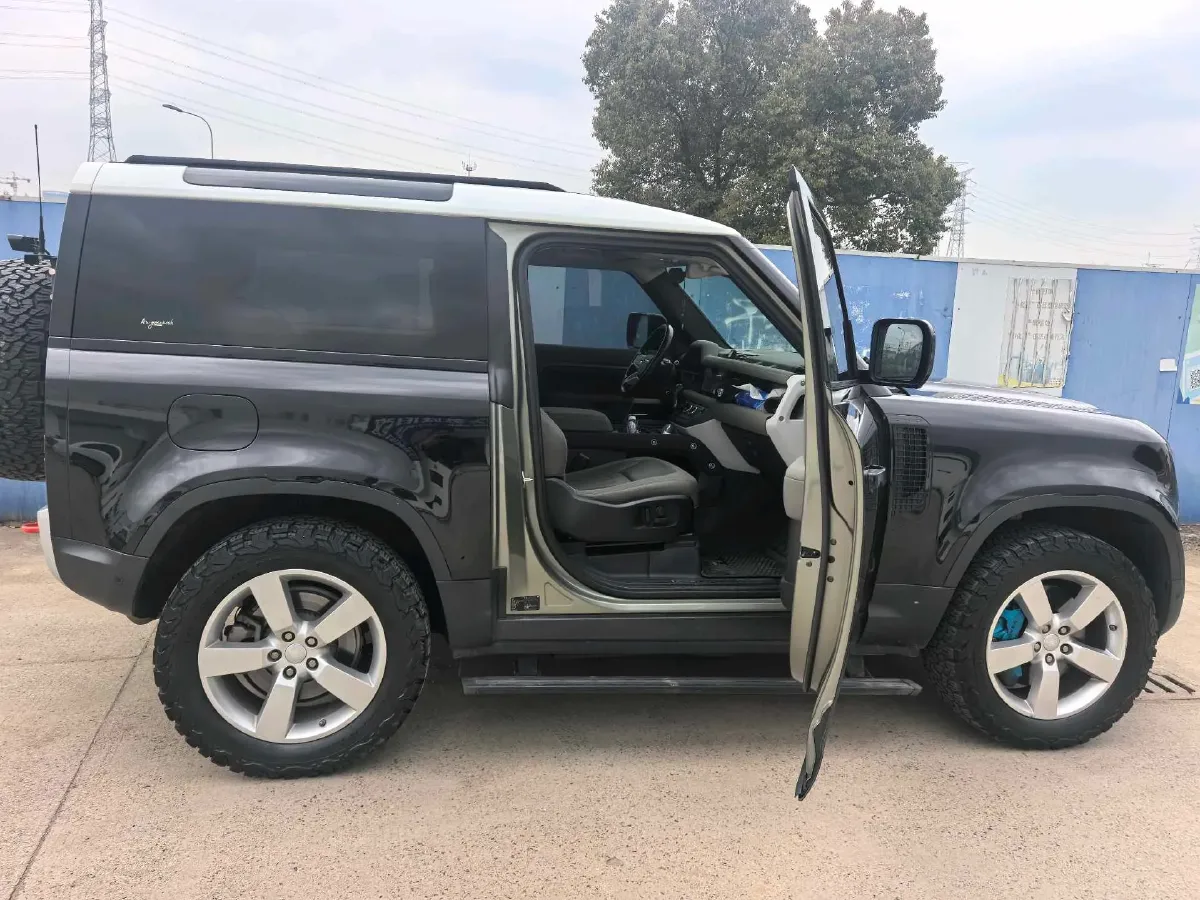 2021 Land Rover Defender 3.0T 400HP L6 8AT,autocango,china used car exporter,china ev exporter,chinese used car exporter,chinese used ev exporter