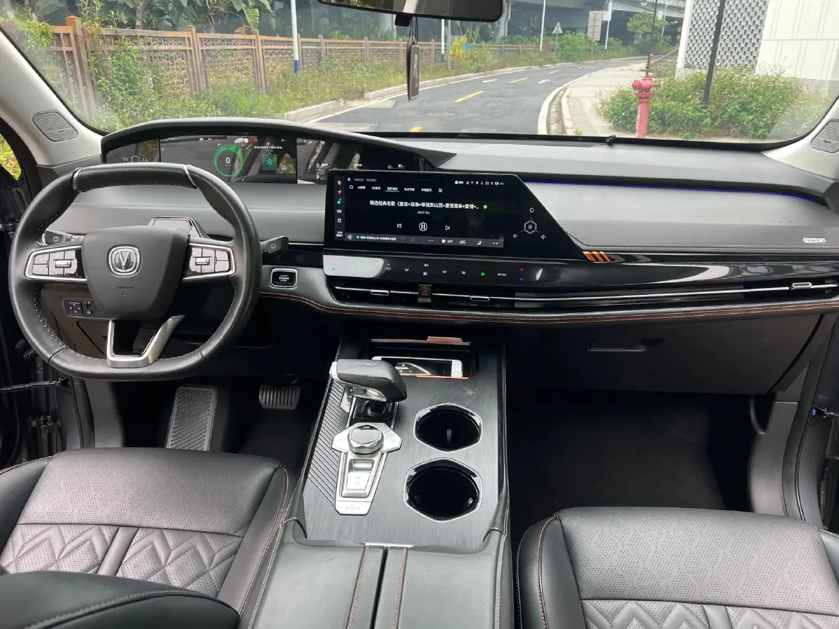 2021 ChangAn UNI-K 2.0T 233HP L4 8AT,autocango,china used car exporter,china ev exporter,chinese used car exporter,chinese used ev exporter