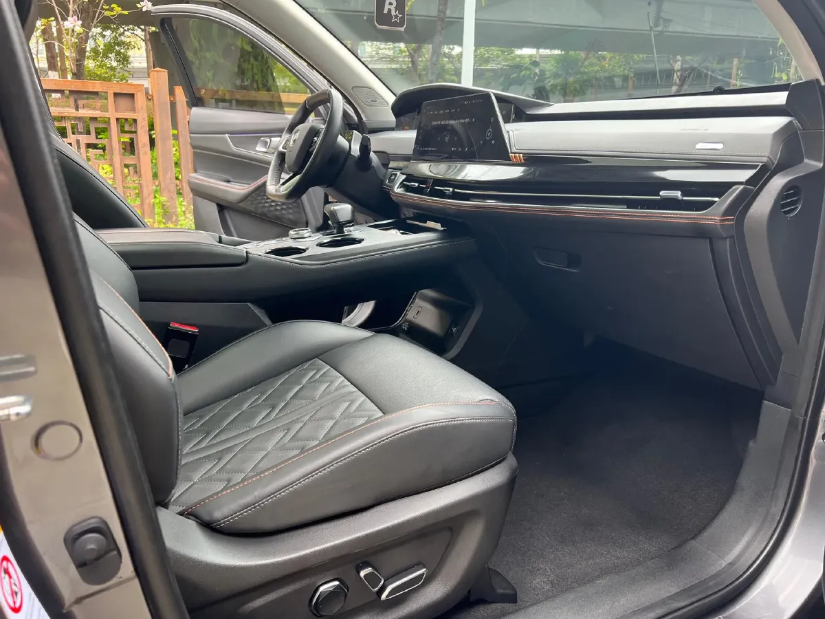 2021 ChangAn UNI-K 2.0T 233HP L4 8AT,autocango,china used car exporter,china ev exporter,chinese used car exporter,chinese used ev exporter