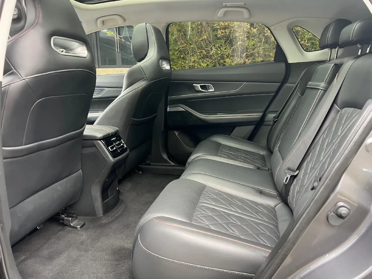 2021 ChangAn UNI-K 2.0T 233HP L4 8AT,autocango,china used car exporter,china ev exporter,chinese used car exporter,chinese used ev exporter