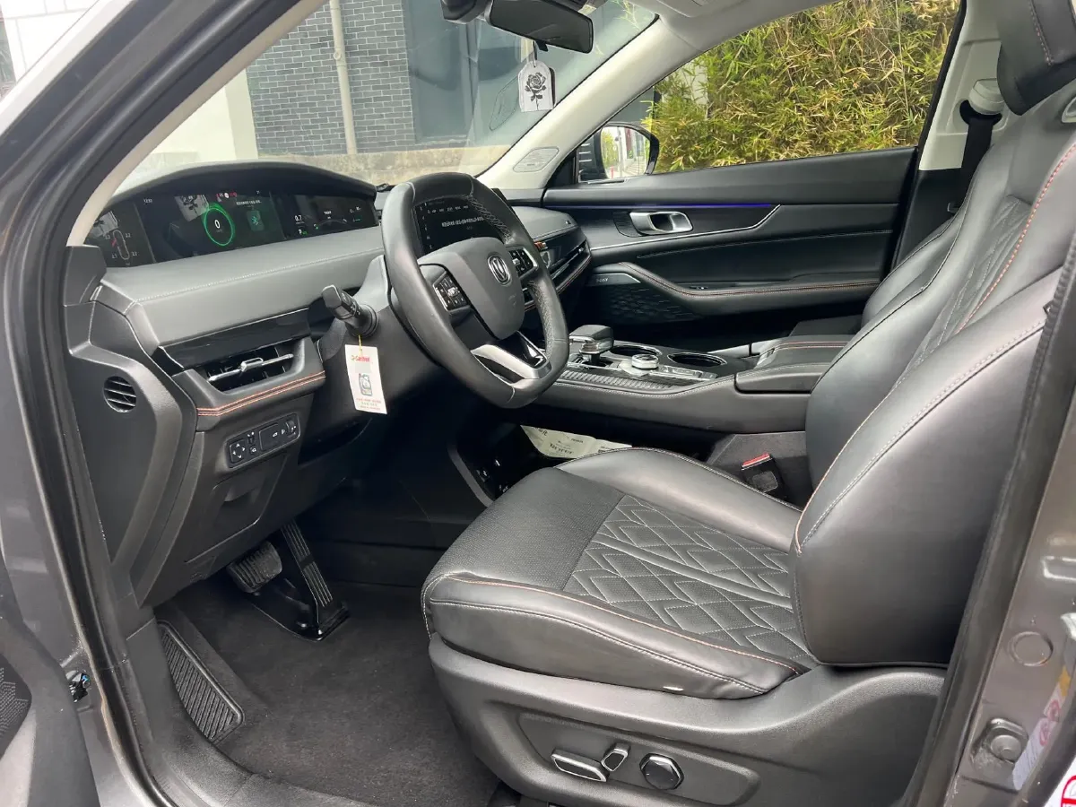 2021 ChangAn UNI-K 2.0T 233HP L4 8AT,autocango,china used car exporter,china ev exporter,chinese used car exporter,chinese used ev exporter