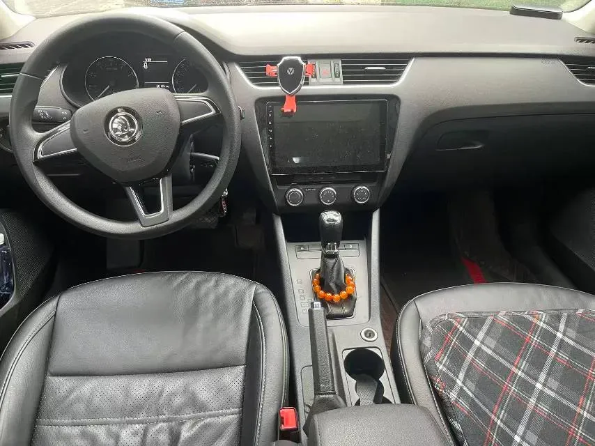 2017 Skoda Octavia 1.6L 110HP L4 6AT,autocango,china used car exporter,china ev exporter,chinese used car exporter,chinese used ev exporter