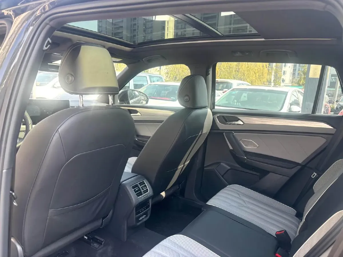 2024 Volkswagen Tayron 2.0T 220HP L4 7DCT,autocango,china used car exporter,china ev exporter,chinese used car exporter,chinese used ev exporter