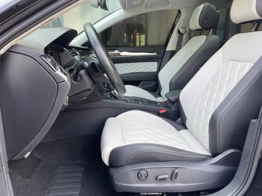 2023 Volkswagen Magotan 2.0T 186HP L4 7DCT,autocango,china used car exporter,china ev exporter,chinese used car exporter,chinese used ev exporter