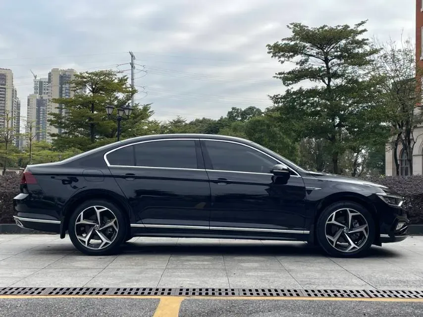 2023 Volkswagen Magotan 2.0T 186HP L4 7DCT,autocango,china used car exporter,china ev exporter,chinese used car exporter,chinese used ev exporter