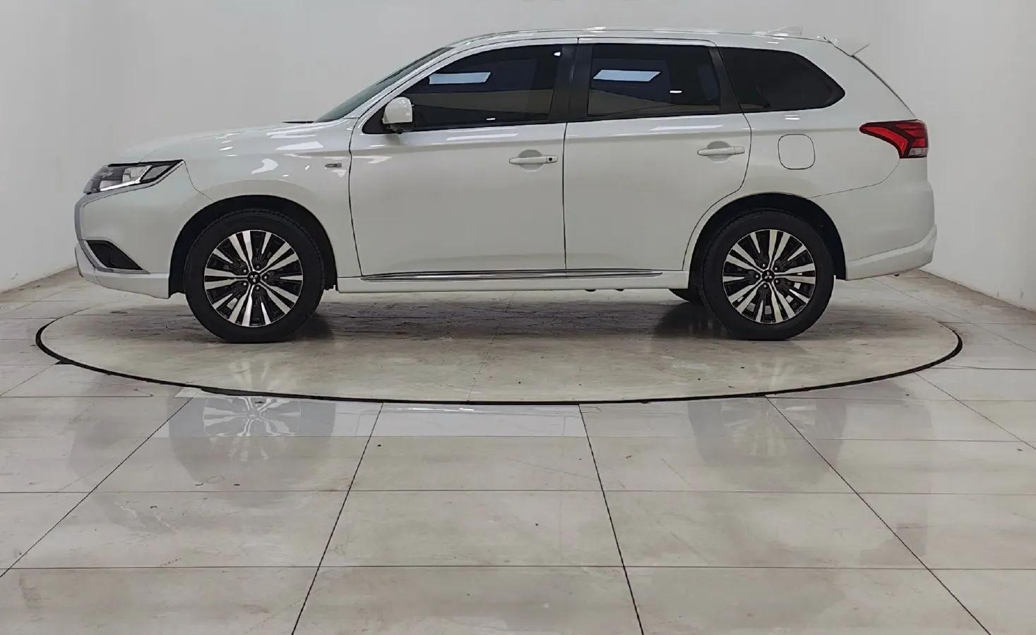 2021 Mitsubishi Outlander 2.0L 166HP L4 CVT,autocango,china used car exporter,china ev exporter,chinese used car exporter,chinese used ev exporter