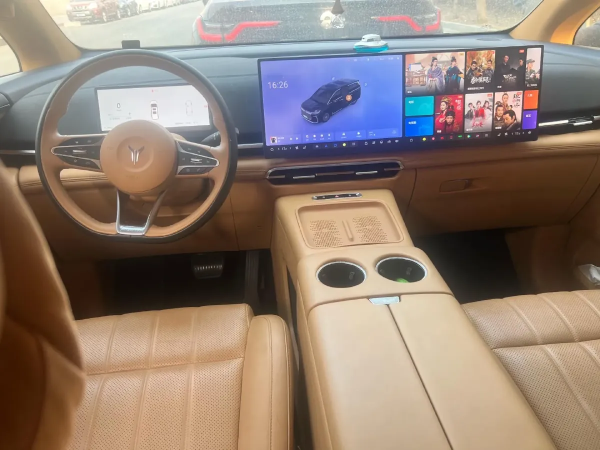 2025 Voyah Dream 1.5T 150HP L4 PHEV 41.7KWH,autocango,china used car exporter,china ev exporter,chinese used car exporter,chinese used ev exporter