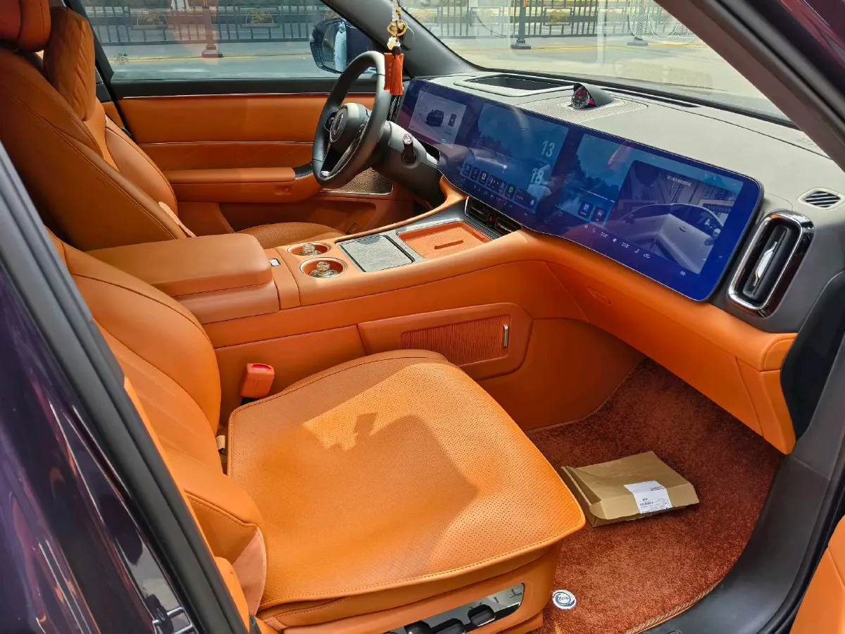 2025 AITO AITO M8 REEV 160HP REEV 53.4KWH,autocango,china used car exporter,china ev exporter,chinese used car exporter,chinese used ev exporter