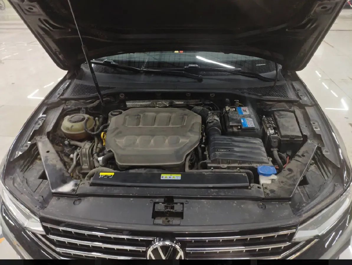 2023 Volkswagen Magotan 2.0T 186HP L4 7DCT,autocango,china used car exporter,china ev exporter,chinese used car exporter,chinese used ev exporter