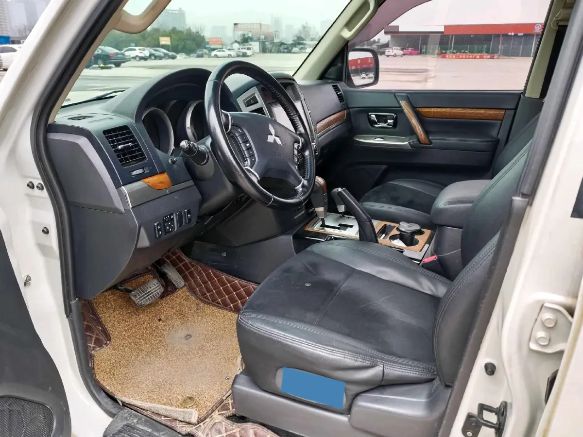 2018 Mitsubishi Pajero 3.0L 174HP V6 5AT,autocango,china used car exporter,china ev exporter,chinese used car exporter,chinese used ev exporter