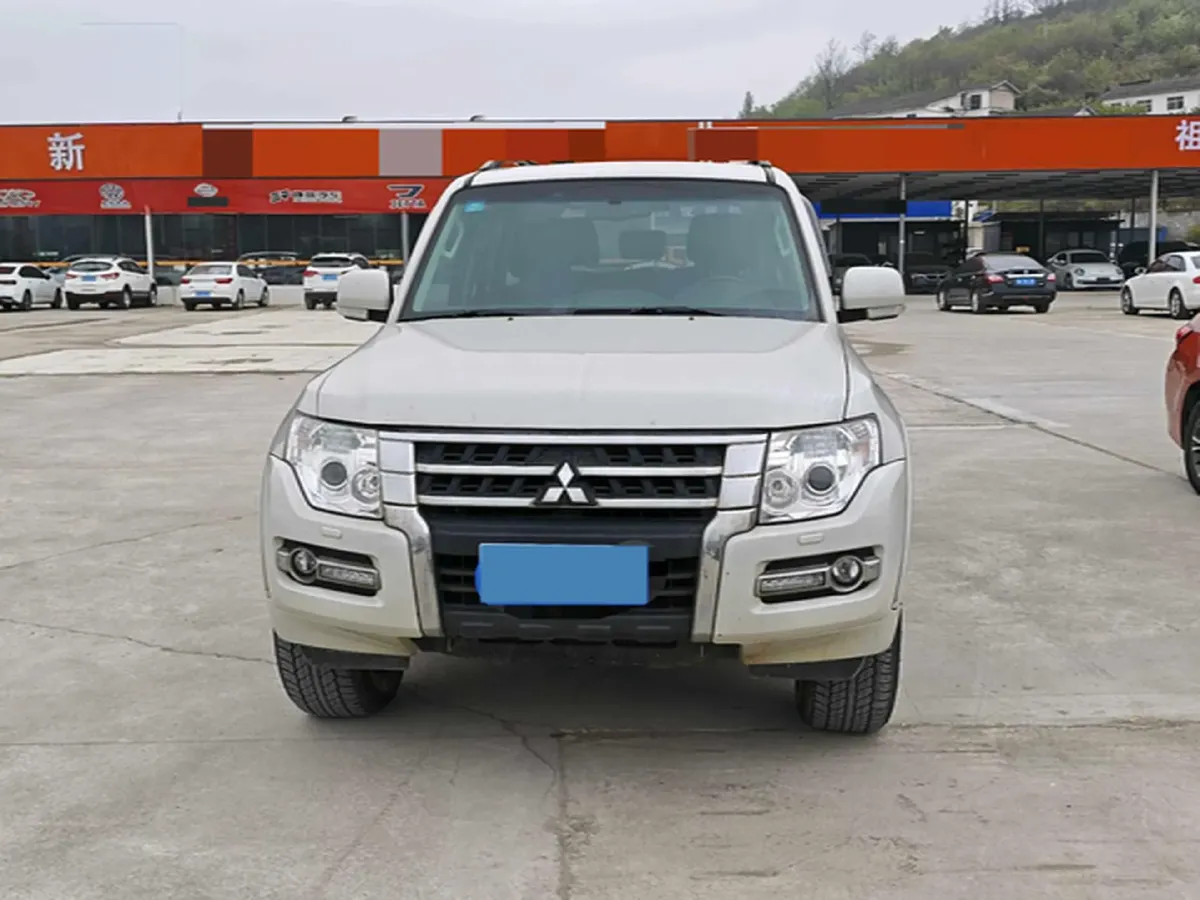 2018 Mitsubishi Pajero 3.0L 174HP V6 5AT,autocango,china used car exporter,china ev exporter,chinese used car exporter,chinese used ev exporter