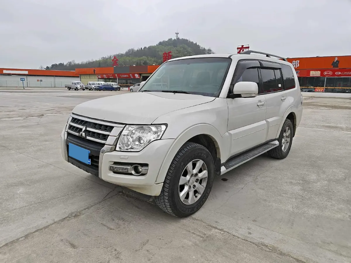 2018 Mitsubishi Pajero 3.0L 174HP V6 5AT,autocango,china used car exporter,china ev exporter,chinese used car exporter,chinese used ev exporter