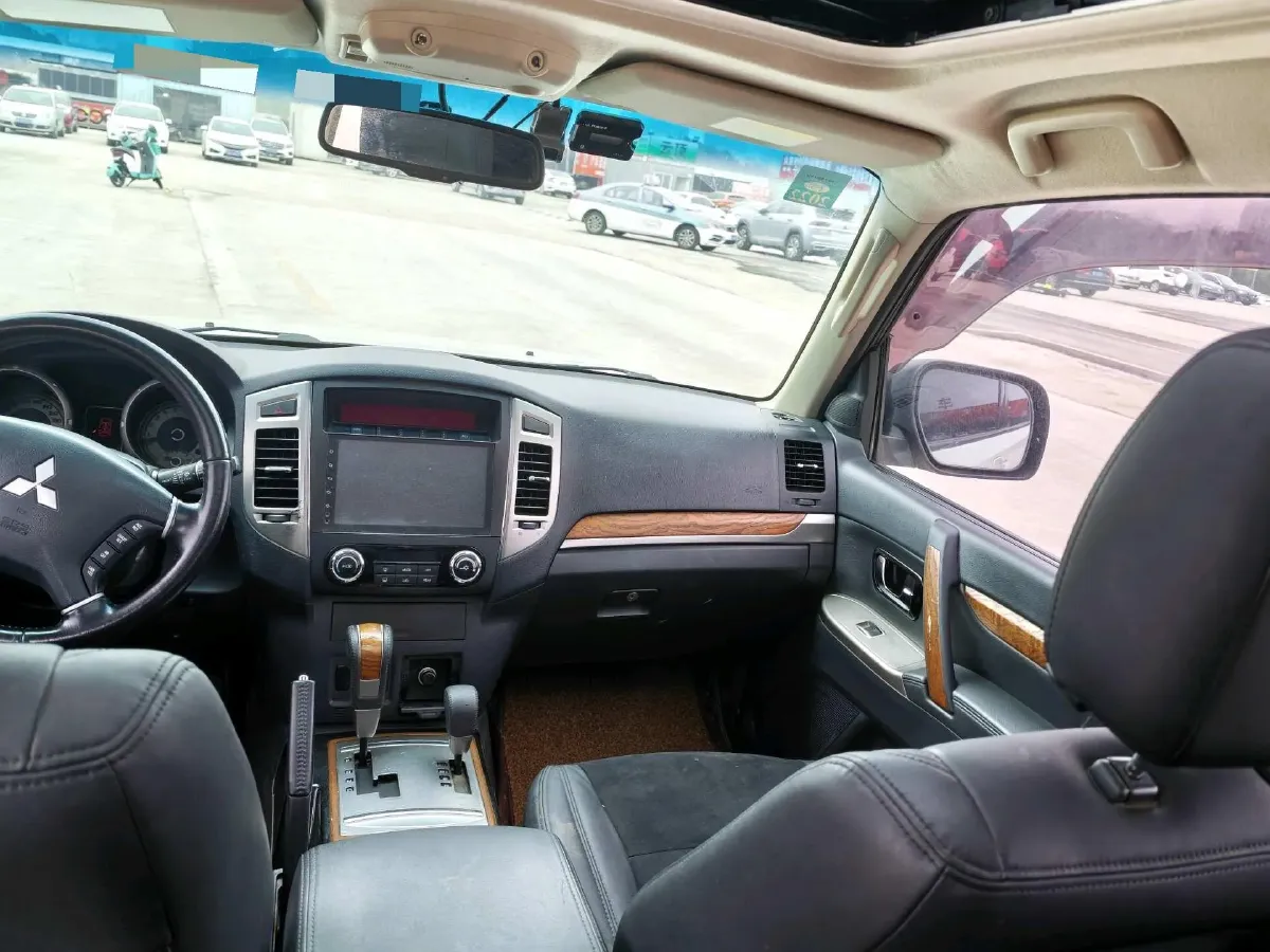 2018 Mitsubishi Pajero 3.0L 174HP V6 5AT,autocango,china used car exporter,china ev exporter,chinese used car exporter,chinese used ev exporter