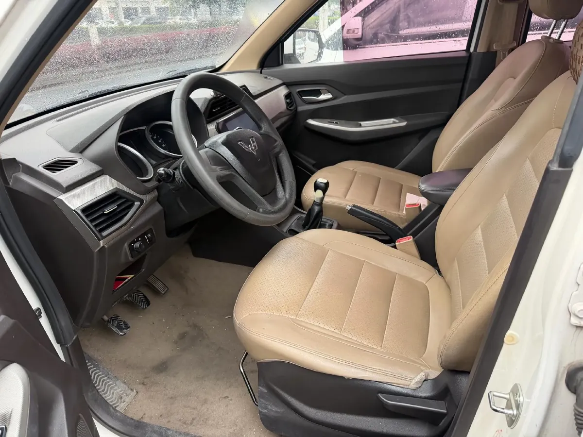 2018 WuLing HongGuang 1.5L 105HP L4 5MT,autocango,china used car exporter,china ev exporter,chinese used car exporter,chinese used ev exporter