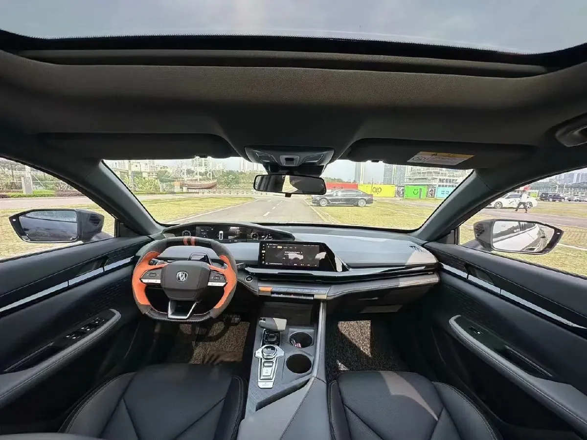 2022 ChangAn UNI-V 1.5T 188HP L4 7DCT,autocango,china used car exporter,china ev exporter,chinese used car exporter,chinese used ev exporter