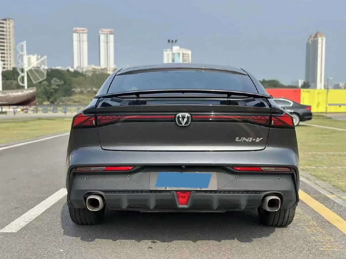 2022 ChangAn UNI-V 1.5T 188HP L4 7DCT,autocango,china used car exporter,china ev exporter,chinese used car exporter,chinese used ev exporter