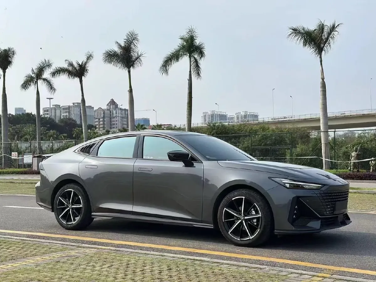 2022 ChangAn UNI-V 1.5T 188HP L4 7DCT,autocango,china used car exporter,china ev exporter,chinese used car exporter,chinese used ev exporter