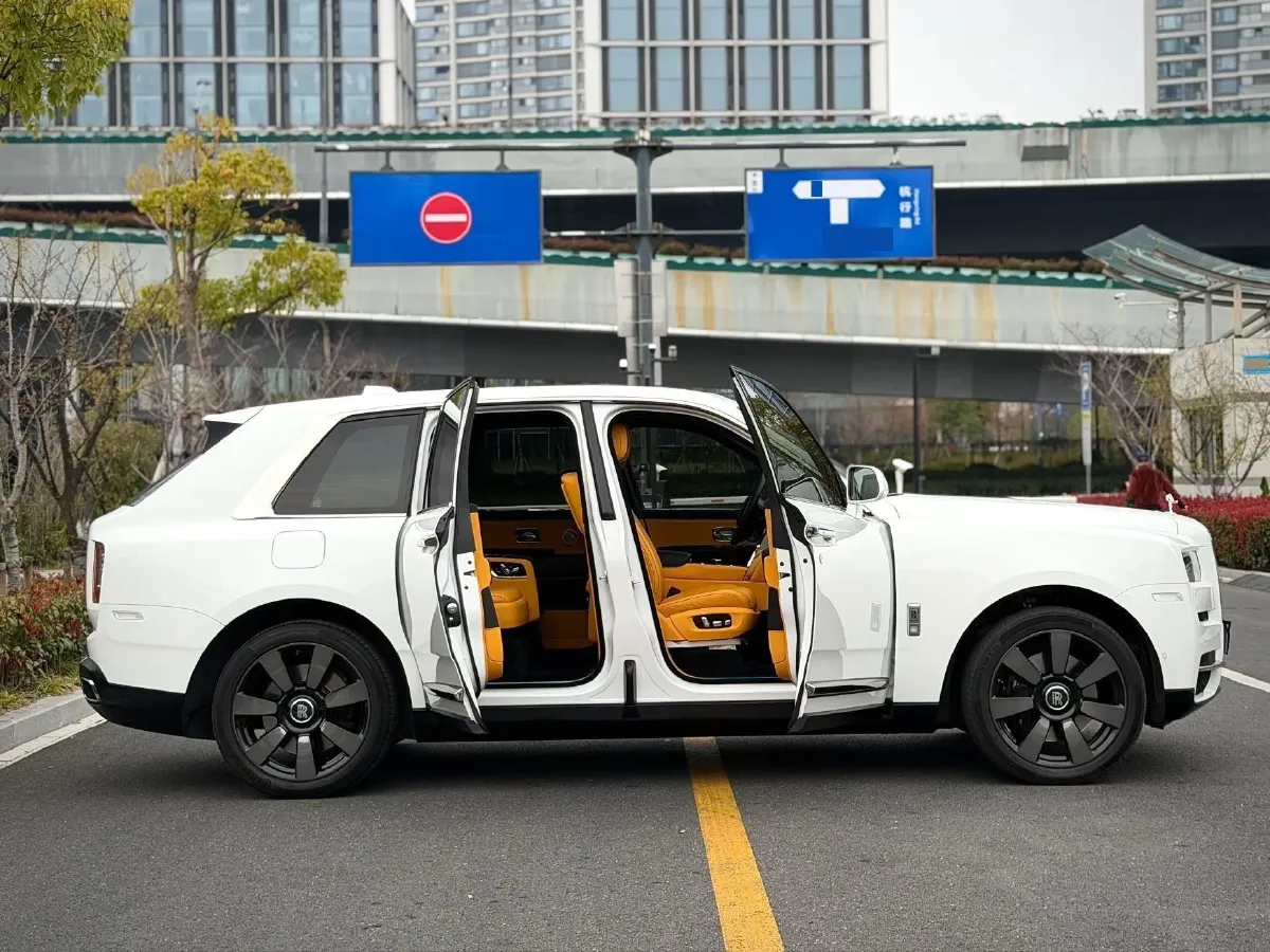 2018 Rolls-Royce Cullinan 6.7T 571HP V12 8AT,autocango,china used car exporter,china ev exporter,chinese used car exporter,chinese used ev exporter
