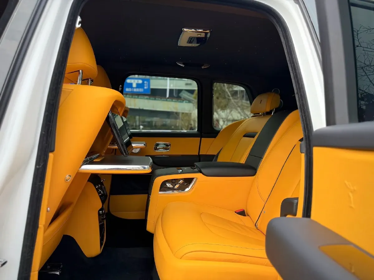 2018 Rolls-Royce Cullinan 6.7T 571HP V12 8AT,autocango,china used car exporter,china ev exporter,chinese used car exporter,chinese used ev exporter