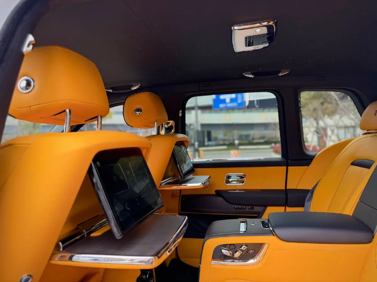 2018 Rolls-Royce Cullinan 6.7T 571HP V12 8AT,autocango,china used car exporter,china ev exporter,chinese used car exporter,chinese used ev exporter