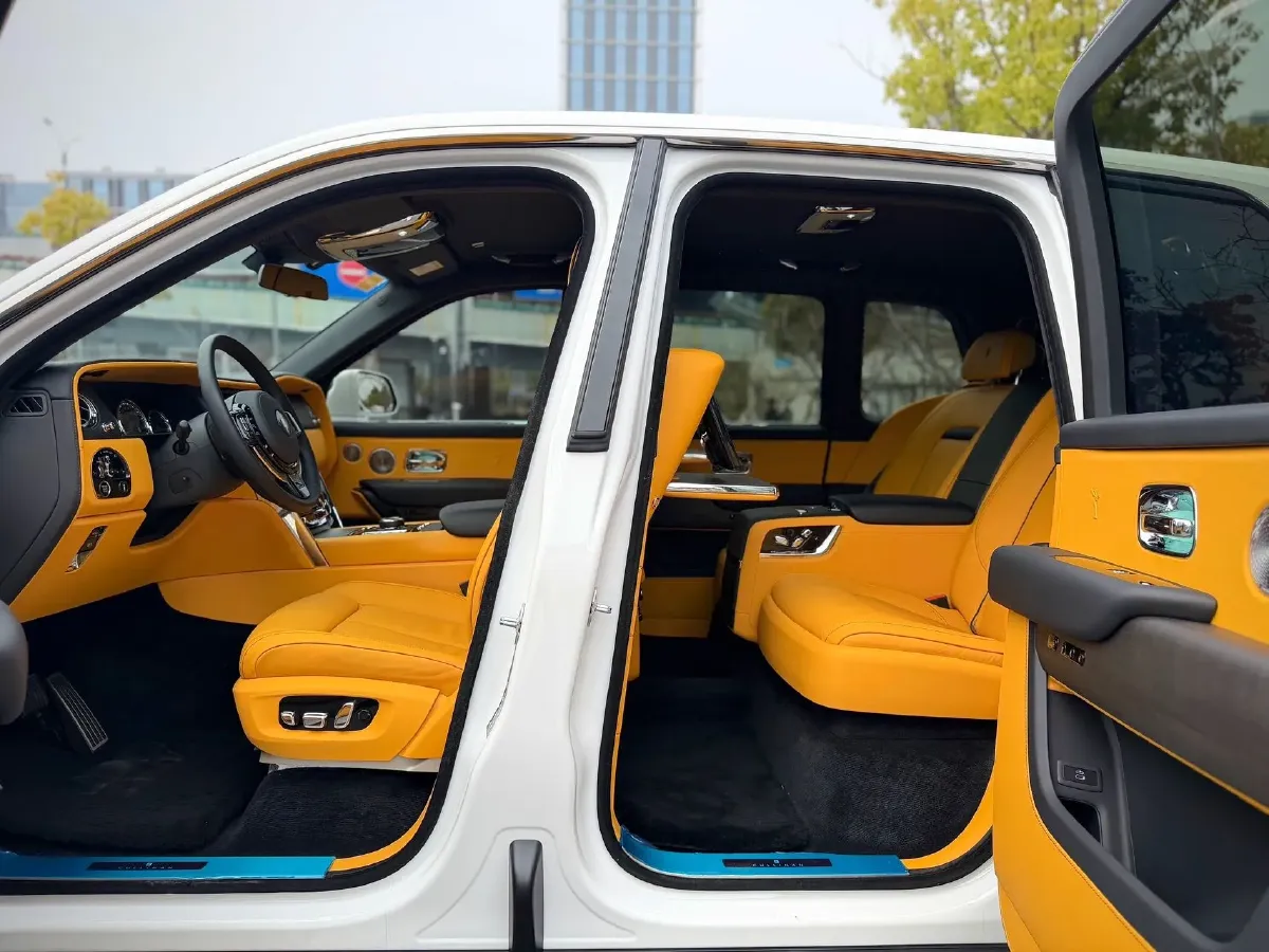 2018 Rolls-Royce Cullinan 6.7T 571HP V12 8AT,autocango,china used car exporter,china ev exporter,chinese used car exporter,chinese used ev exporter