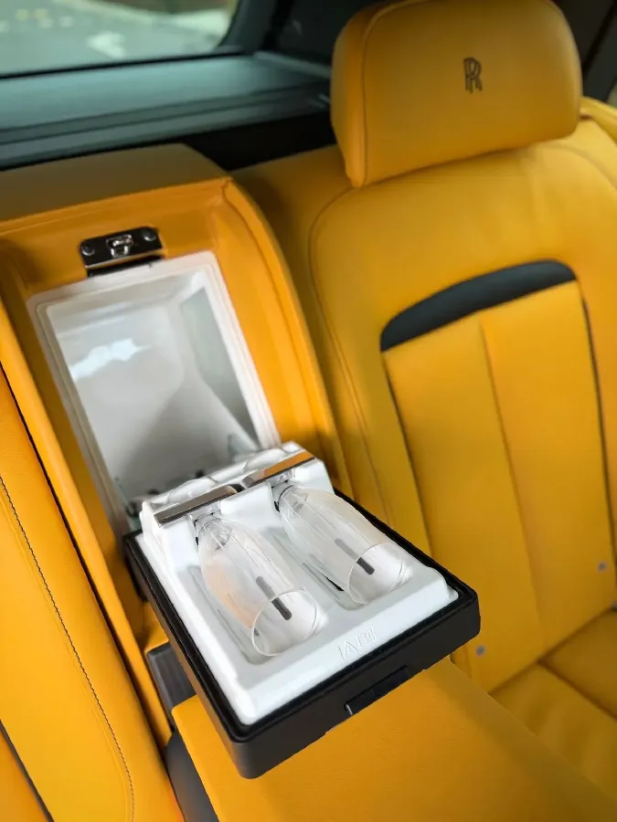 2018 Rolls-Royce Cullinan 6.7T 571HP V12 8AT,autocango,china used car exporter,china ev exporter,chinese used car exporter,chinese used ev exporter