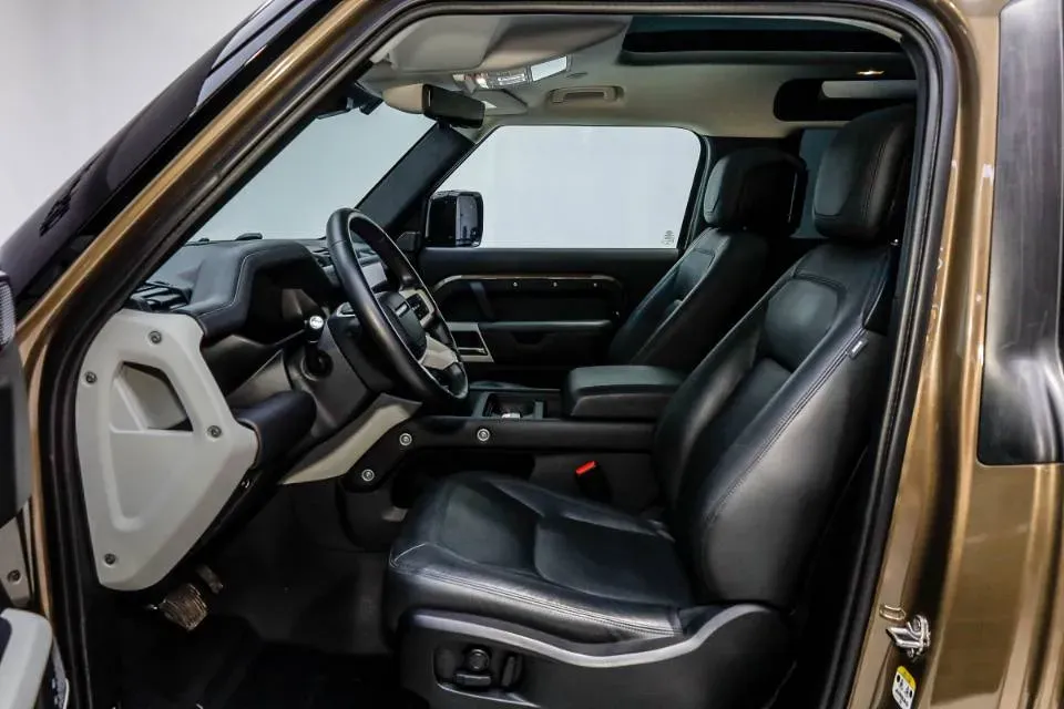 2023 Land Rover Defender 3.0T 400HP L6 8AT,autocango,china used car exporter,china ev exporter,chinese used car exporter,chinese used ev exporter