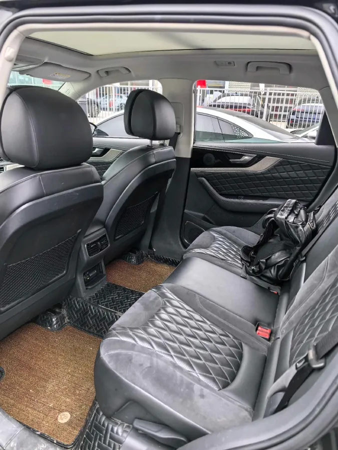 2019 HongQi HS5 2.0T 224HP L4 6AT,autocango,china used car exporter,china ev exporter,chinese used car exporter,chinese used ev exporter